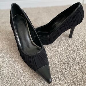 Black Pumps